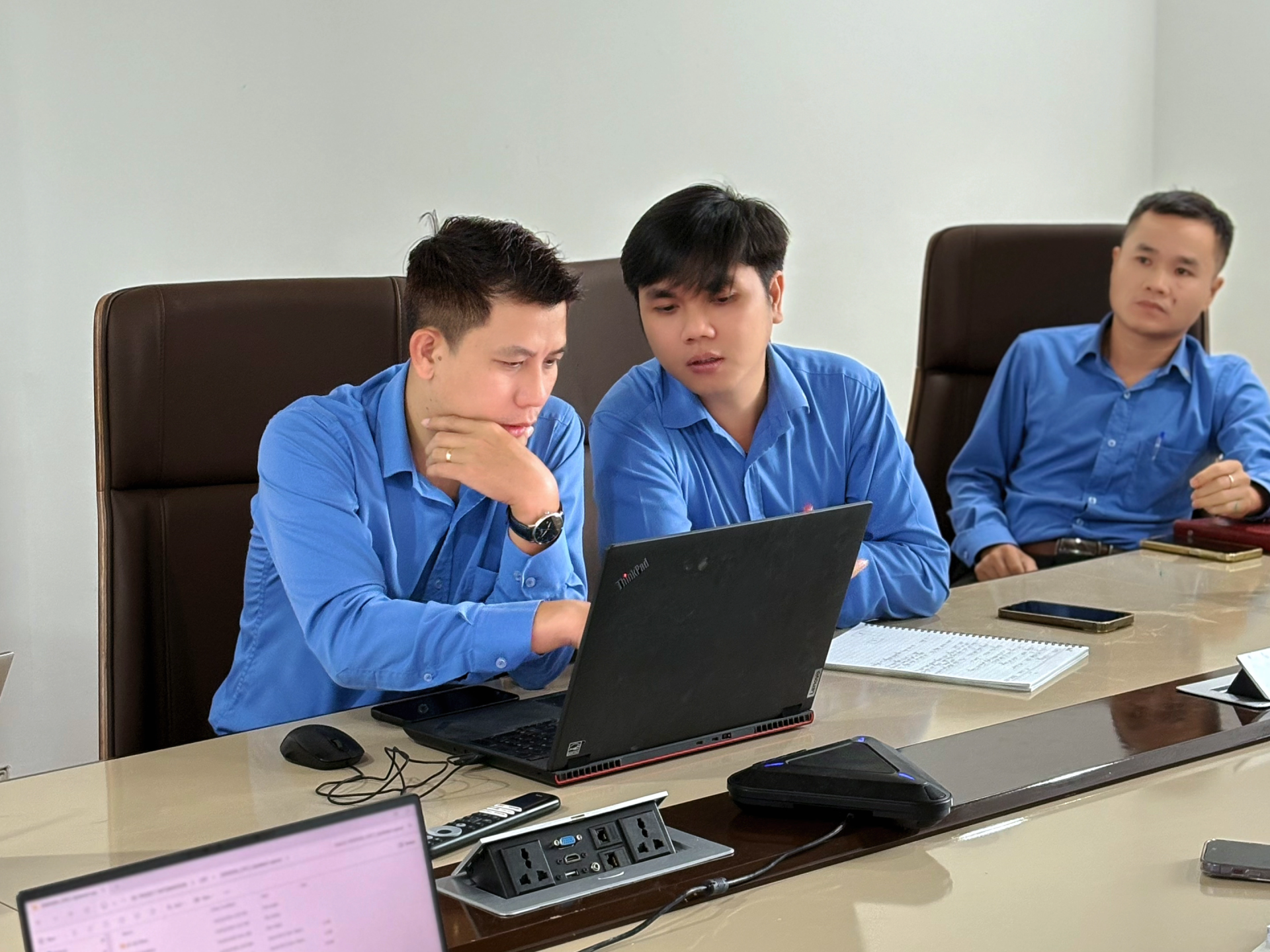 Đội ngũ SONG ANH trao đổi giải pháp thiết kế và phối hợp kỹ thuật dự án CHC3